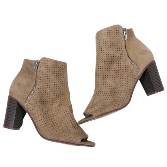 Francescas Peep Toe Booties Womens 8.5 Tan Faux Suede Perforated Block Heel Boho - Picture 1 of 7